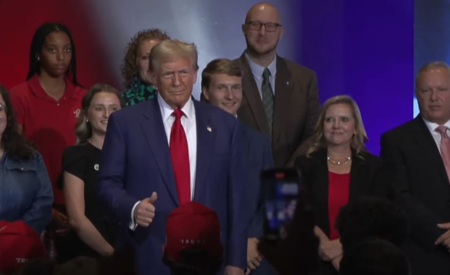 Trump energizes CHRISTIANS to get out and VOTE this election